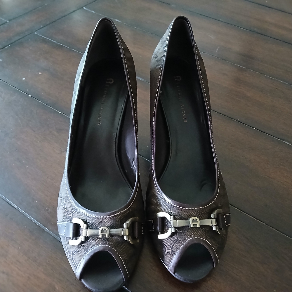 Etienne Aigner heels